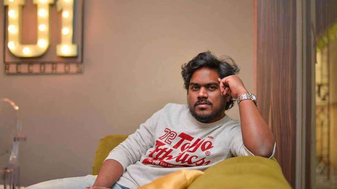 இயக்குனராகிறார் யுவன் - யார் ஹீரோ தெரியுமா?