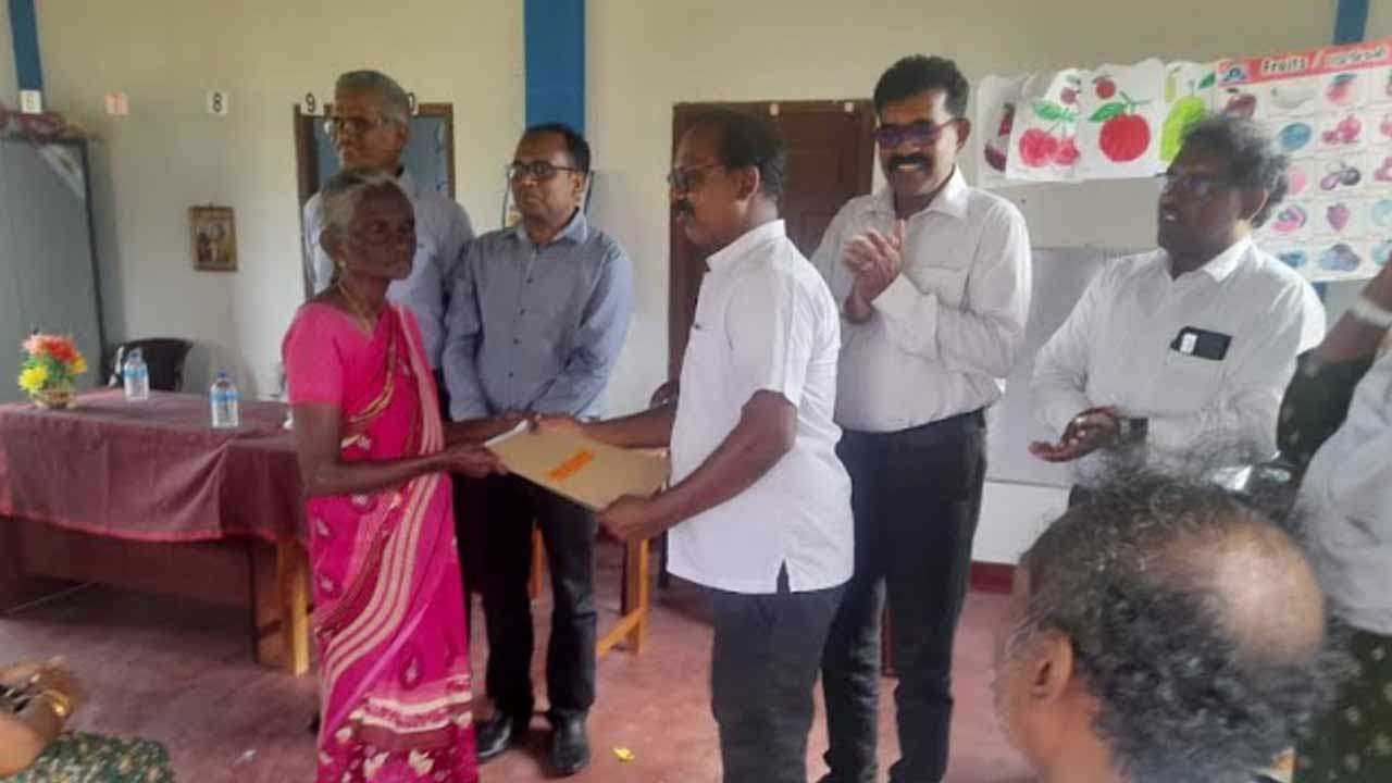 மன்னார் மாந்தையில் 27 குடும்பங்களுக்கு காணி அனுமதிப்பத்திரம் வழங்கிவைப்பு