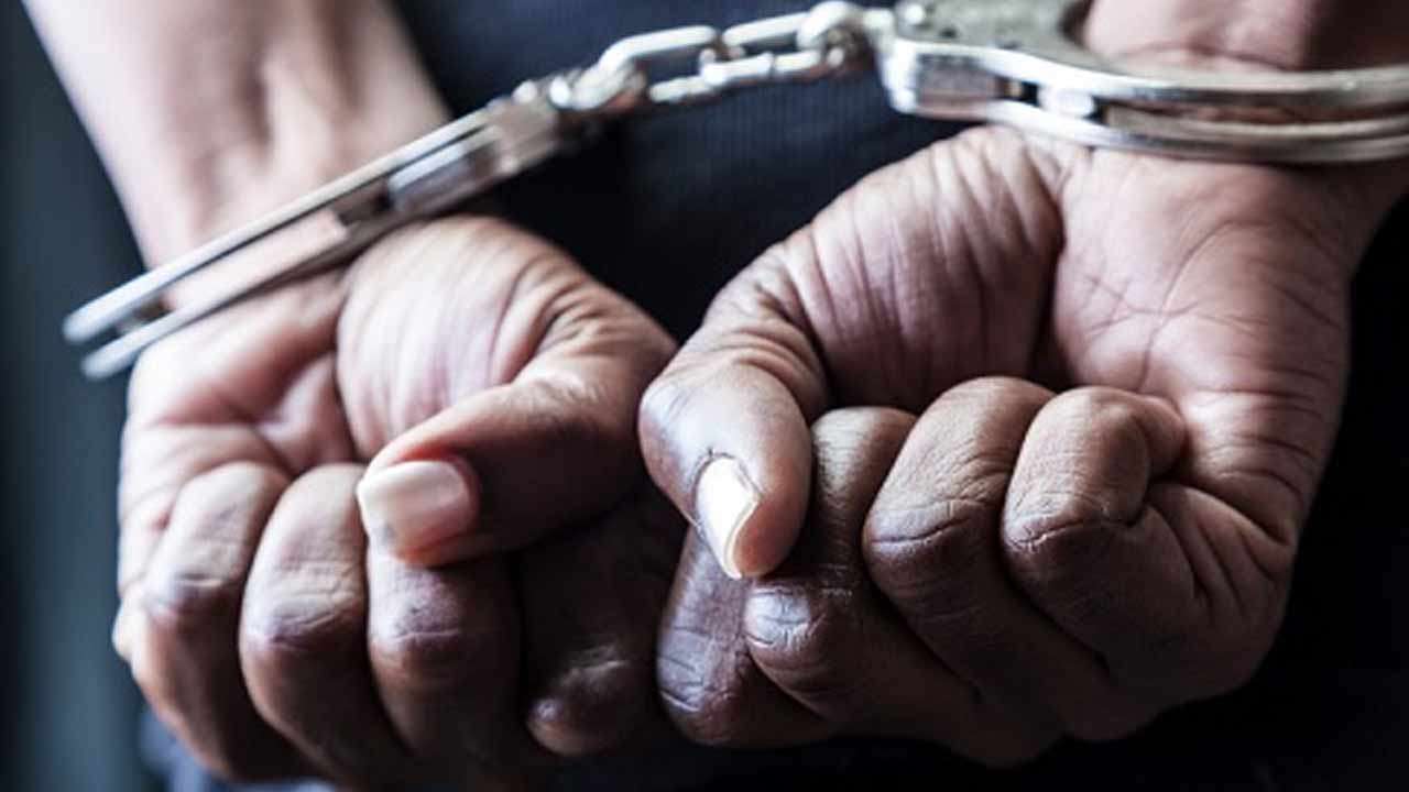 பகிடிவதையை எதிர்த்த மாணவியை தாக்கிய மாணவன் கைது