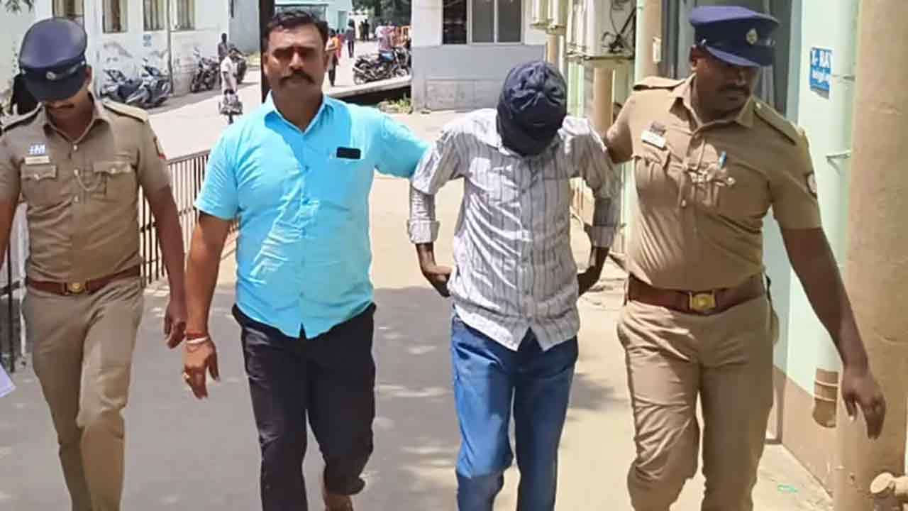 மாணவியின் கால்களை உடைத்து பாலியல் தொல்லை...!