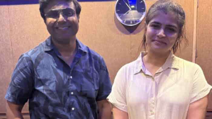 சின்மயியுடன் இணைந்த பிரபல முன்னணி இசையமைப்பாளர்