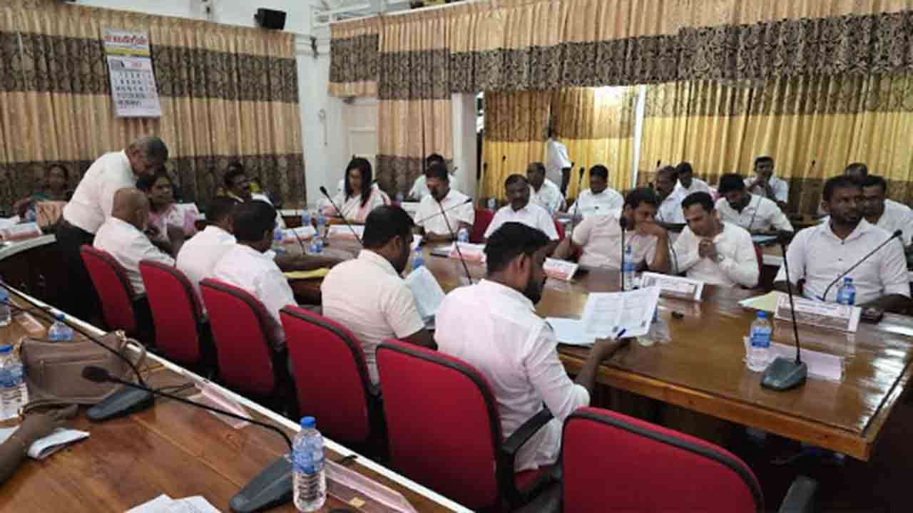 ஞாயிறு மற்றும் பௌர்ணமி தினங்களில் தனியார் வகுப்புகளுக்கு தடை விதிப்பு