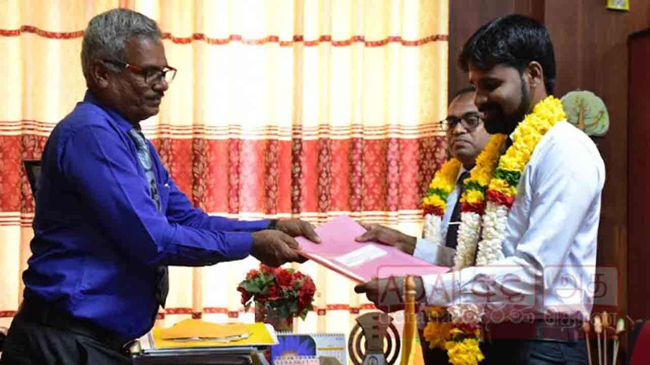 மேலதிக அரச அதிபர்கள் கடமைகளை பொறுப்பேற்பு
