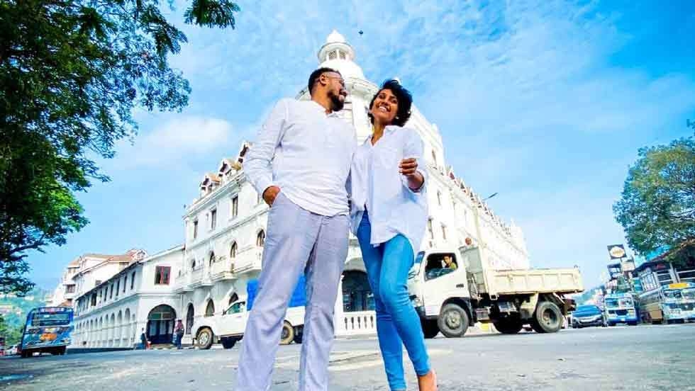TikTok தளத்தில் குறைந்த செலவில் சுற்றுலா அனுபவங்களைப் பகிரும் இலங்கை ஜோடி