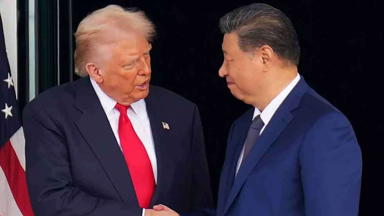 சீனப் பொருட்கள் மீதான வரியை குறைத்த அமெரிக்க ஜனாதிபதி 