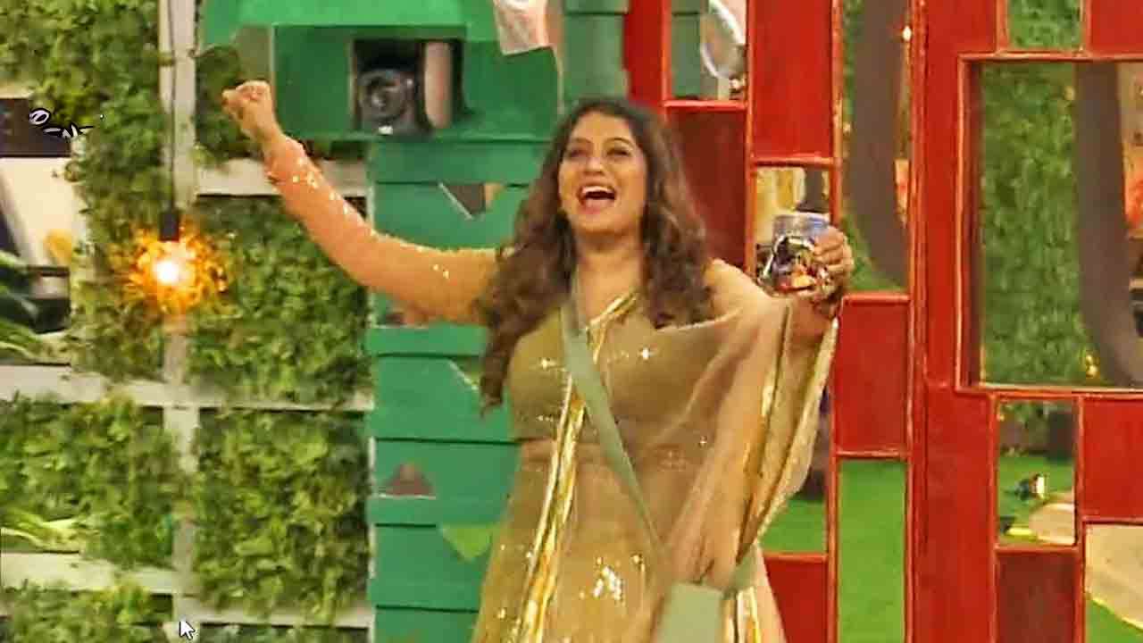 பிக் பாஸ் வீட்டில் நுழைந்த மூன்று பழைய போட்டியாளர்கள்!