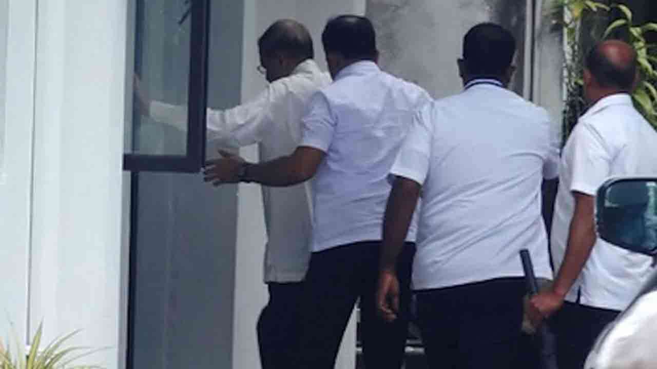 மைத்திரி இலஞ்ச ஒழிப்பு விசாரணை ஆணைக்குழுவில் 