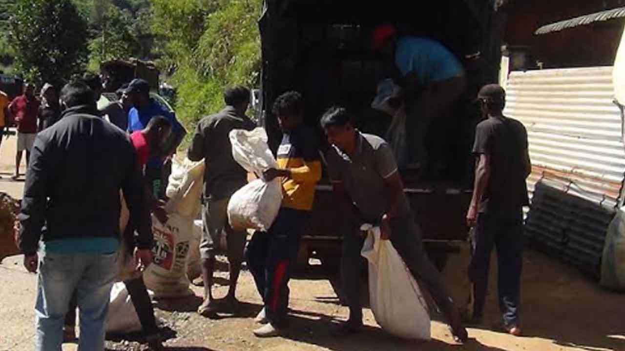 மெராயா வீதி பொதுமக்களின் முயற்சியால் தற்காலிக சீரமைப்பு