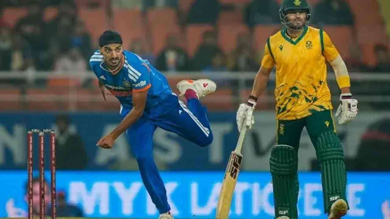 பந்து வீச்சில் மோசமான சாதனையை படைத்த அர்ஷ்தீப் சிங்!