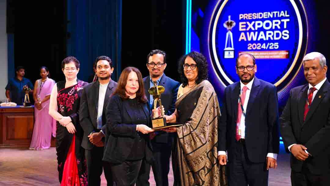 2024/25 ஜனாதிபதி ஏற்றுமதி விருதுகளில் ஆண்டின் மொத்த சிறந்த ஏற்றுமதியாளராக ஓமேகாலைன் தெரிவு ஐரோப்பாவிற்கான இலங்கையின் மிகப்பெரிய ஆடை ஏற்றுமதியாளரான ஓமேகா லைன், மேலும் மூன்று தேசிய விருதுகளையும் வென்றது