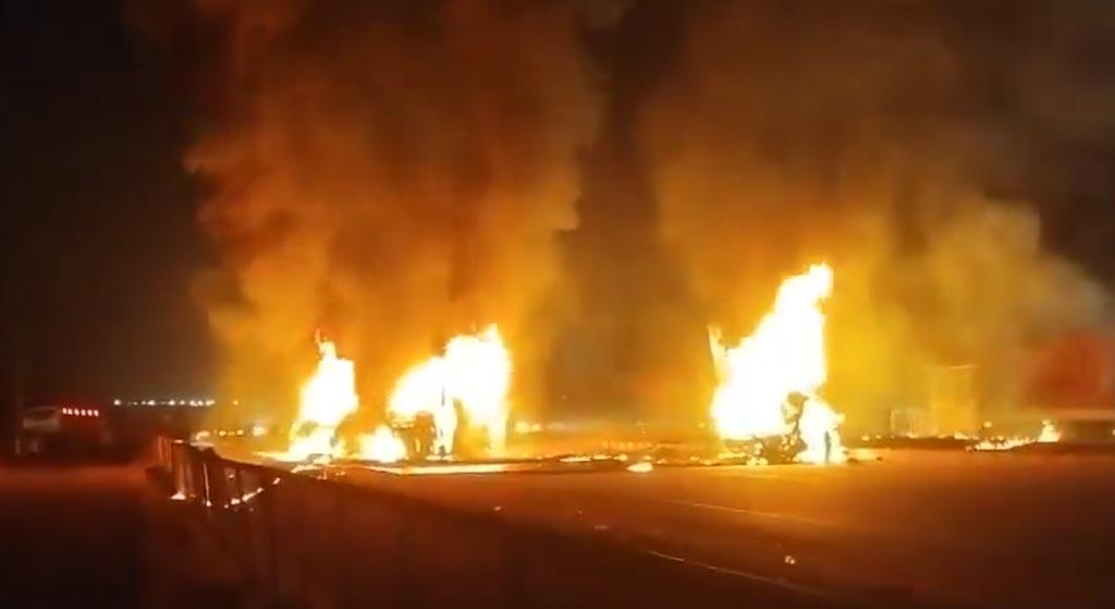  கர்நாடகாவில் பேருந்து தீப்பிடித்து 17 பேர் உடல் கருகி பலி