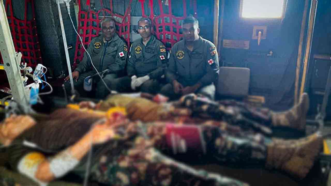அமைதிகாக்கும் அதிகாரிகளைப் பாதுகாப்பாக மீட்ட இலங்கை விமானப்படை!