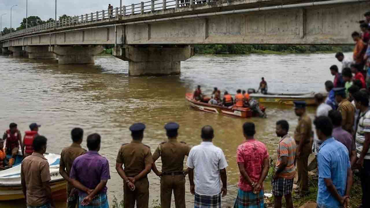 காதலனுக்கு தொலைபேசி அழைப்பு விடுத்து ஆற்றில் குதித்த யுவதி