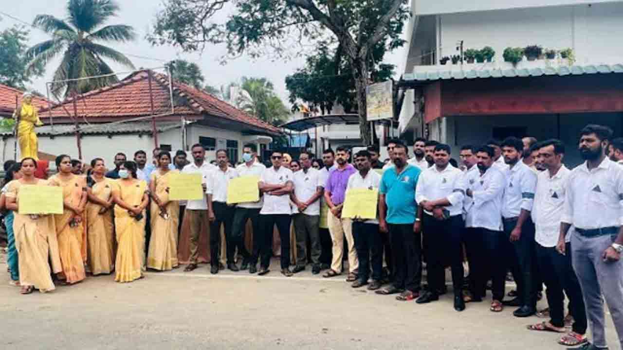 கிராம அலுவலர்கள் சுகயீன விடுமுறை போராட்டம்!