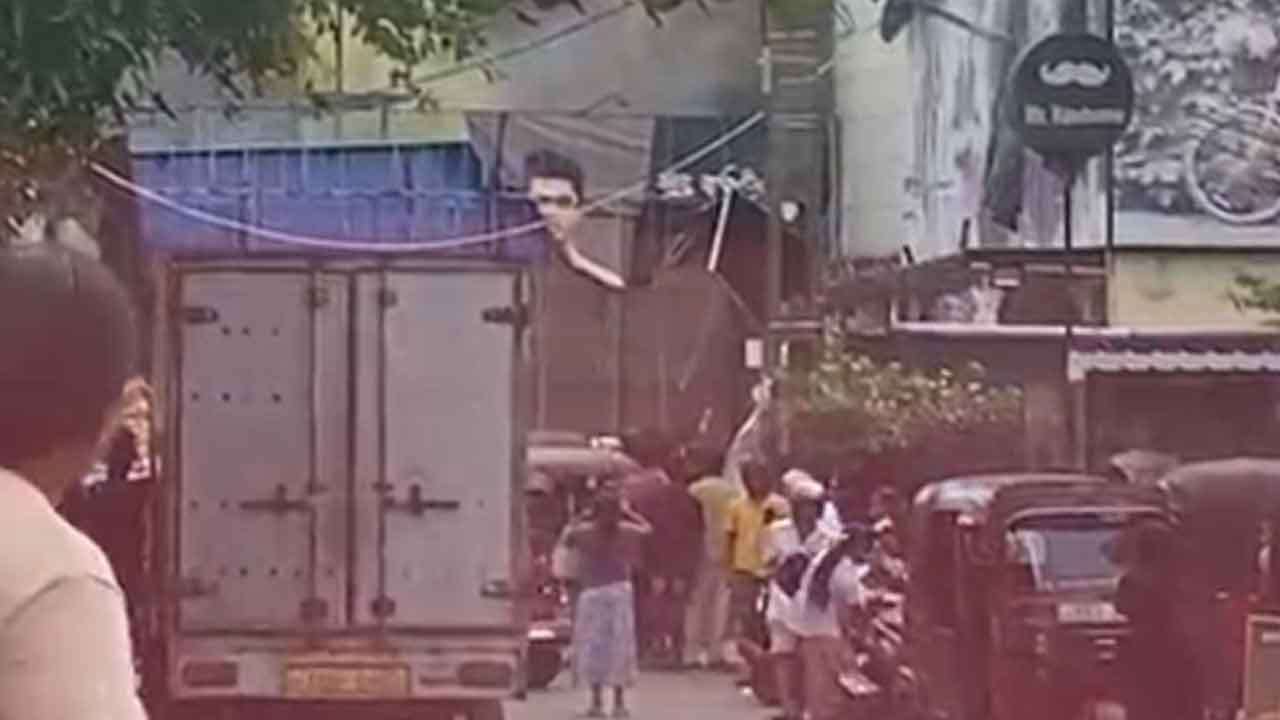 கொழும்பு - கண்டி வீதியின் கிரிபத்கொடை பகுதி மூடல்