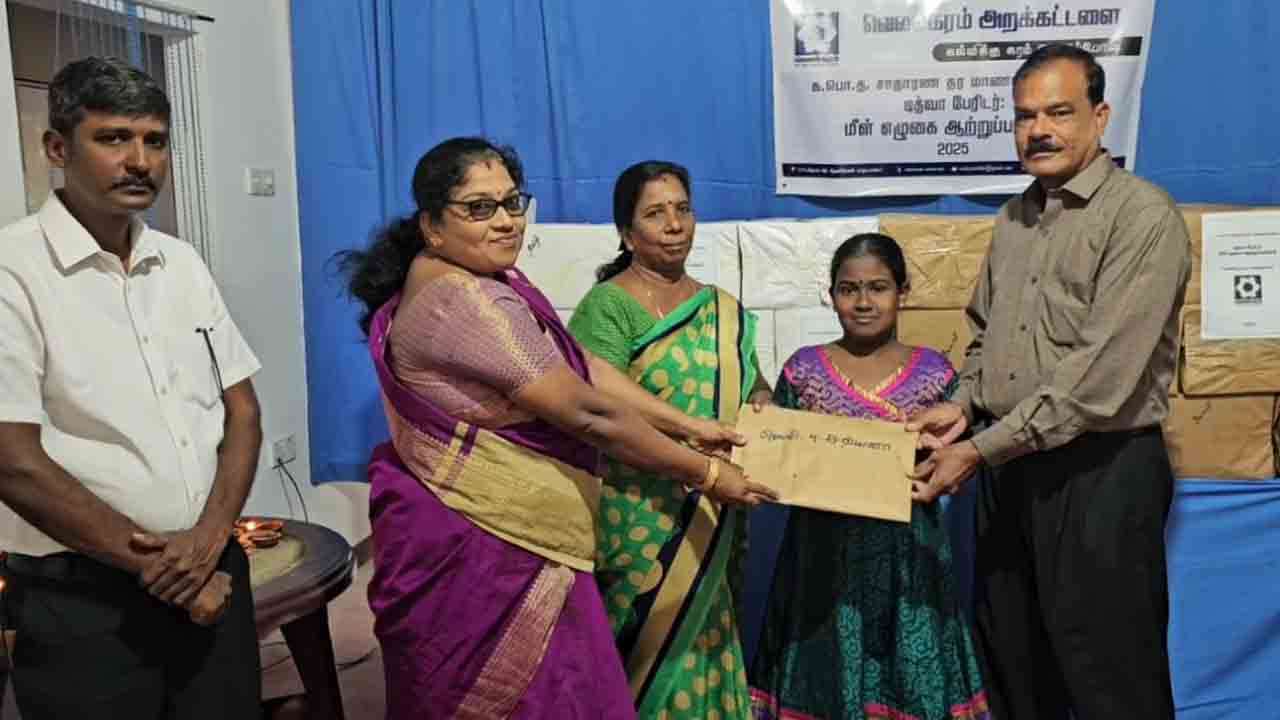 'டித்வா' புயலால் பாதிக்கப்பட்ட மக்களுக்காக உதவிய 12 வயது மாணவி!