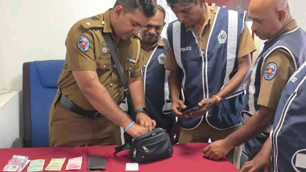 அவுஸ்திரேலிய பெண் ஊடகவியலாளரின் கைப்பை திருட்டு!