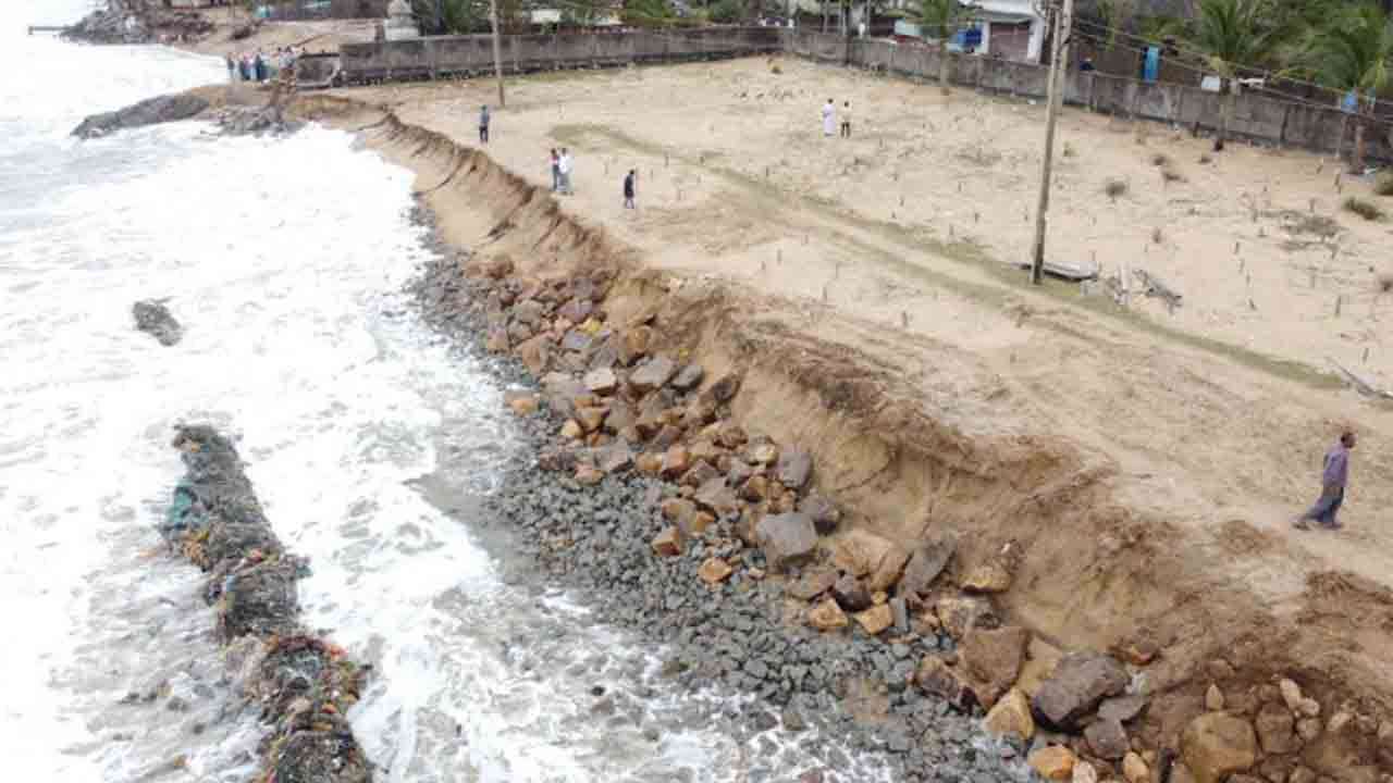 மீண்டும் ஆபத்தை எதிர்நோக்கும் மாளிகைக்காடு மயானம்! 
