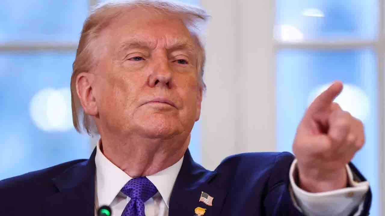 ஈரானுடன் வர்த்தகத் தொடர்பு வைத்துள்ள நாடுகளுக்கு 25% வரி