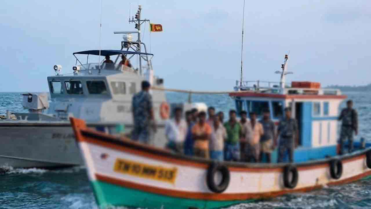 எல்லை தாண்டி மீன்பிடித்த 10 இந்திய மீனவர்கள் கைது