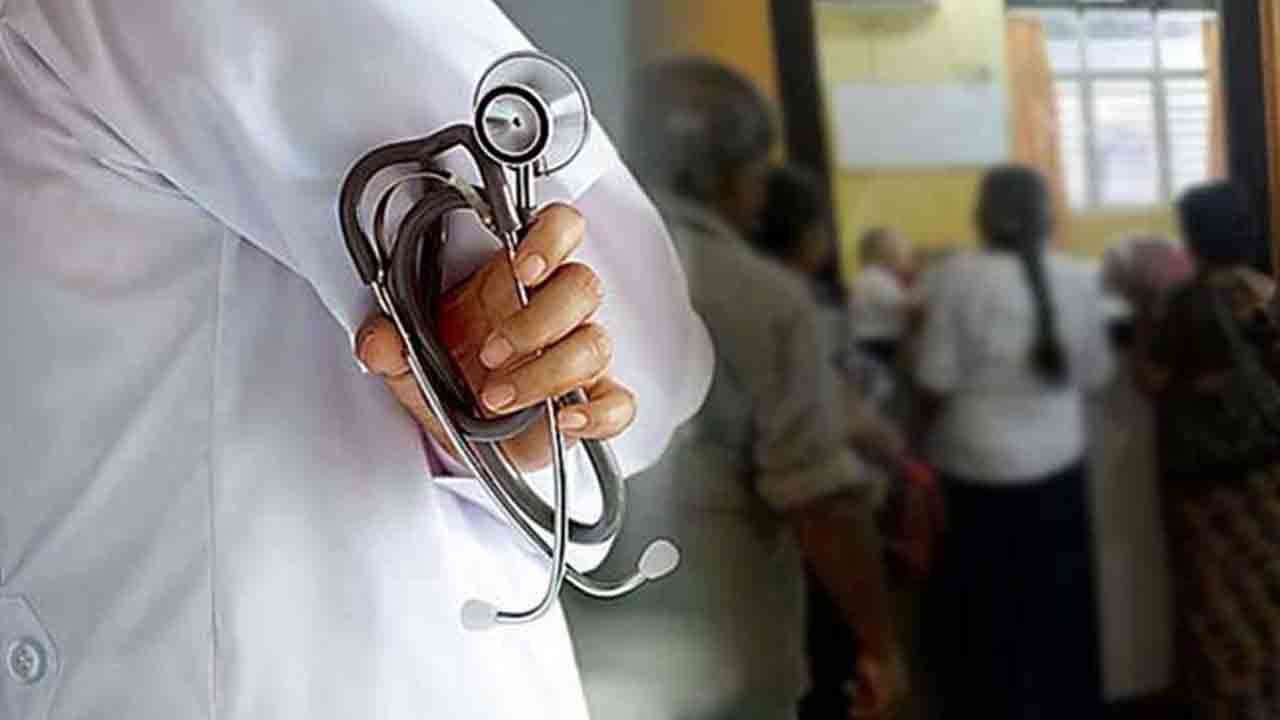 அக்கரைப்பற்று வைத்தியசாலையின் வைத்தியர்கள் வேலைநிறுத்தம்