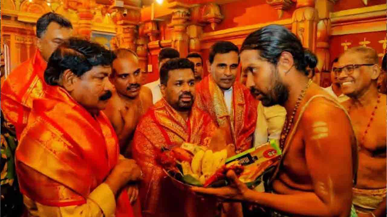 விசேட வழிபாடுகளில் ஜனாதிபதி