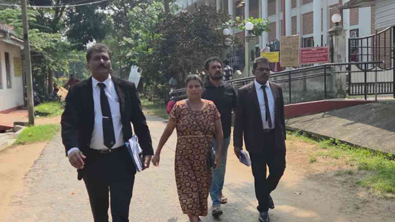 இளைஞனின் மரணத்திற்கு நீதிகோரி கொழும்பு சட்டத்தரணிகள் மன்றில் ஆஜர்!