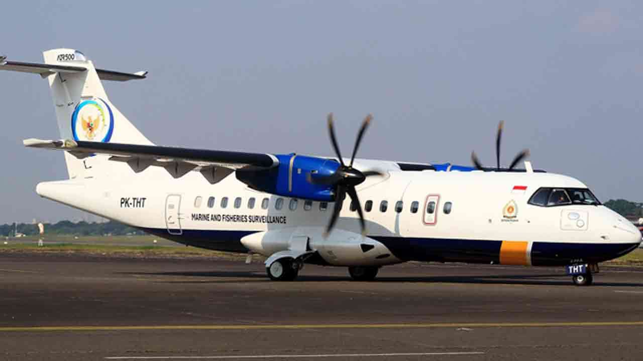 இந்தோனேசியாவில் 11 பேருடன் சென்ற விமானம் மாயம்