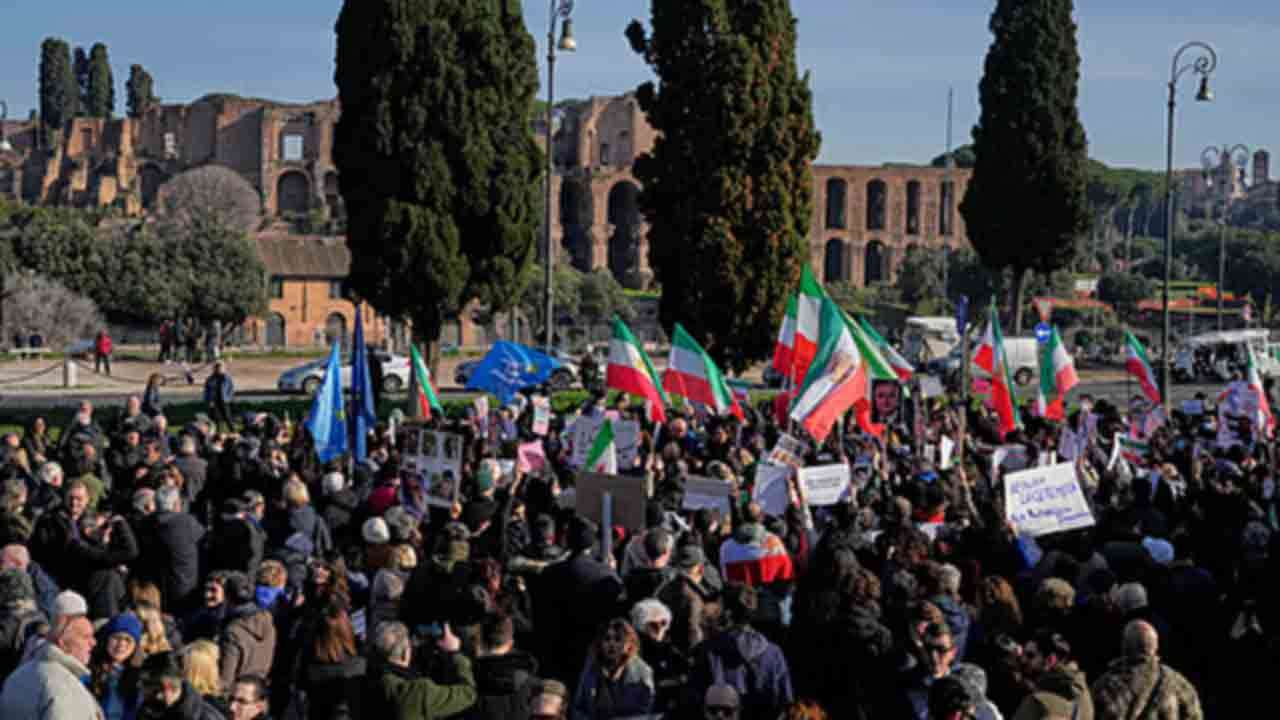 ஈரானில் இருந்து திகில் அனுபவங்களுடன் நாடு திரும்பும் இந்திய மாணவர்கள்