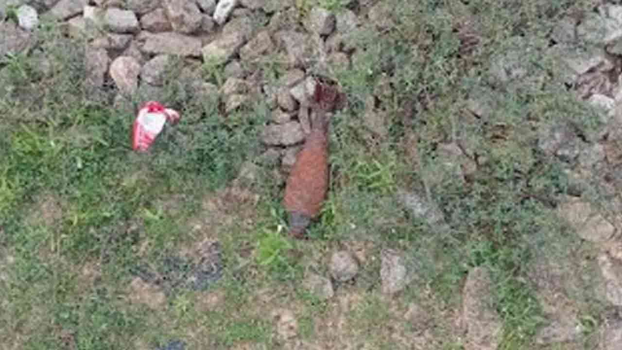 ரயில் தண்டவாளத்திற்கு அருகில் மோட்டார் குண்டு மீட்பு