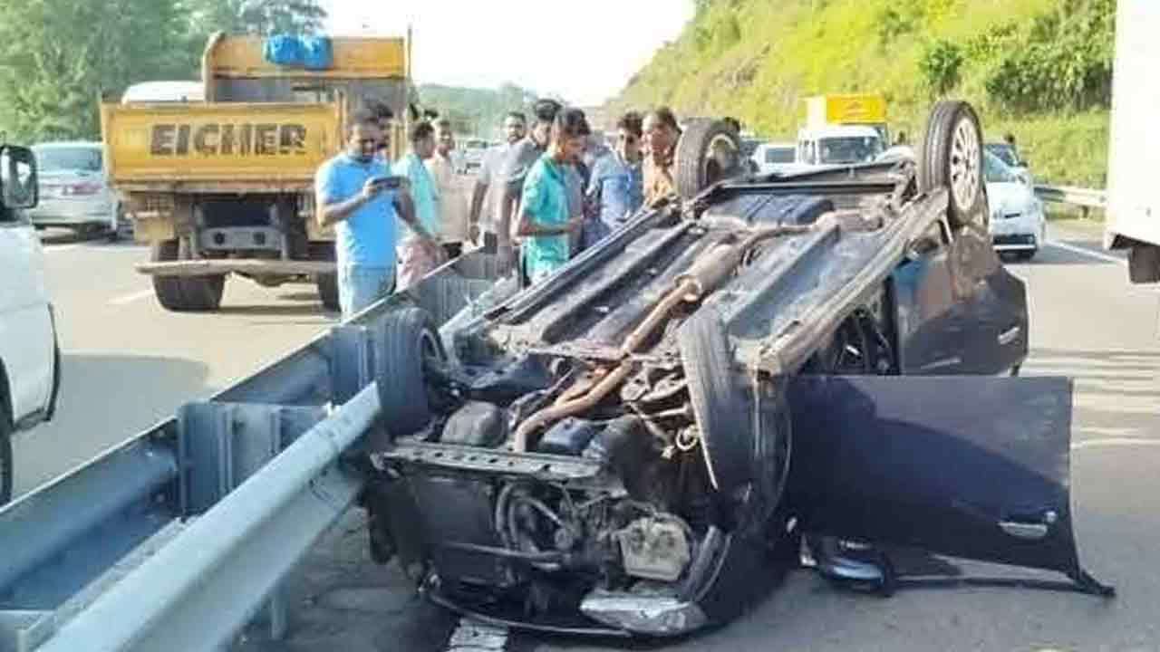 தெற்கு அதிவேக வீதியில் கோர விபத்து: பெண் ஒருவர் பலி