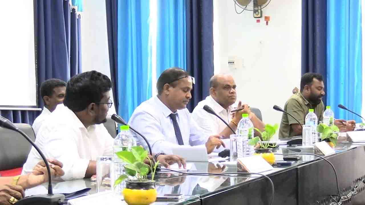 மட்டக்களப்பு அபிவிருத்தியை நோக்கி முன்னேற்றிக் கொண்டிருக்கின்றது