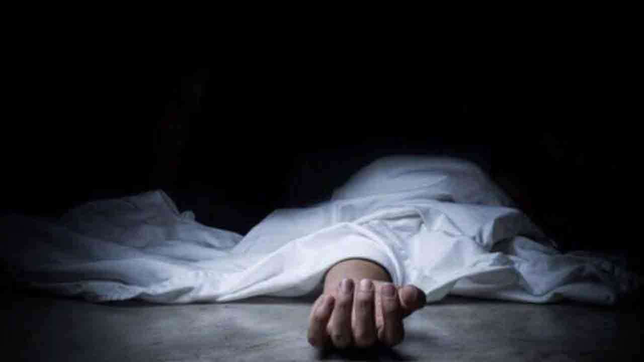 குப்பைக்கு தீ மூட்டிய மகள் - தாய் பலியான சோகம்!