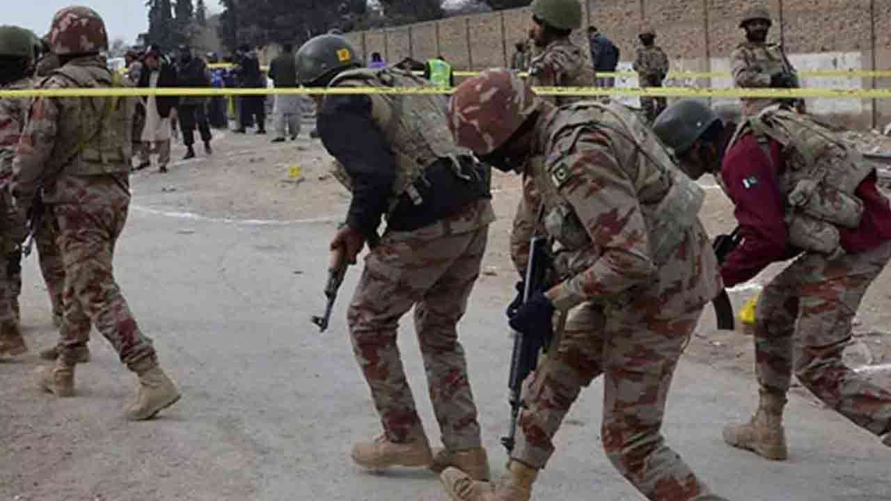 பாகிஸ்தானில் 52 பயங்கரவாதிகள் சுட்டுக் கொலை