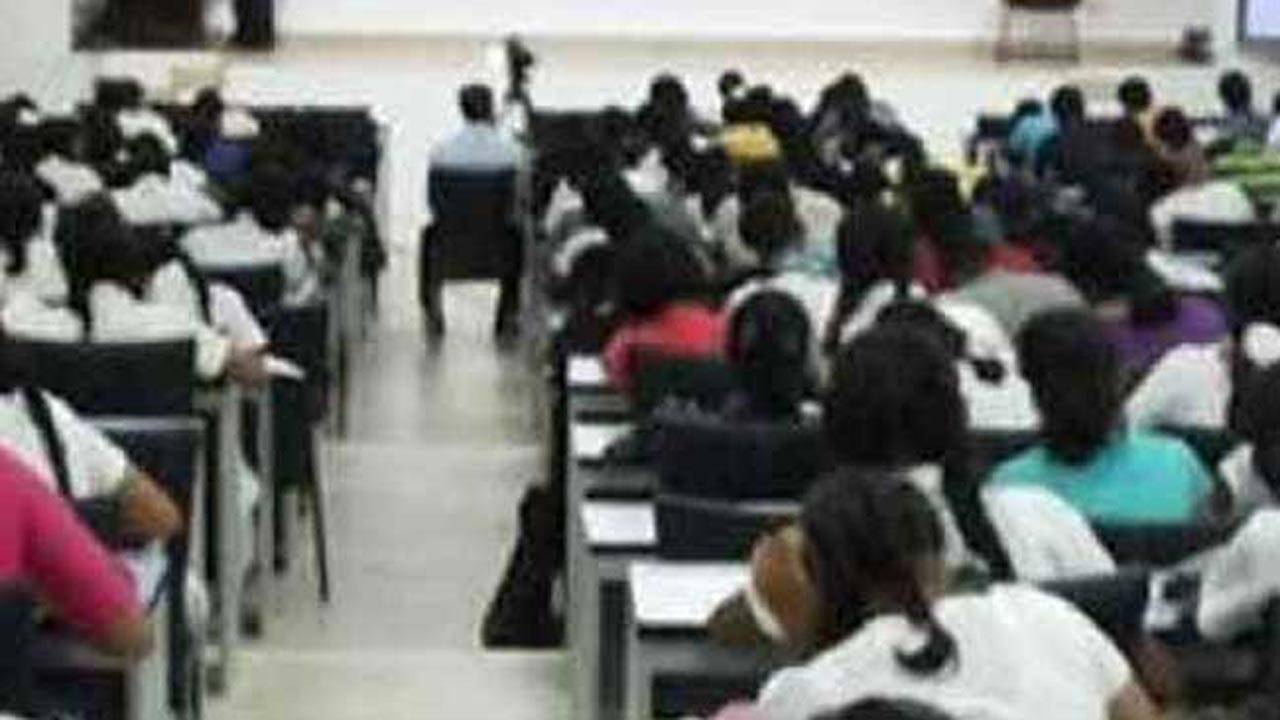 இன்று நள்ளிரவுடன்  சாதாரண தரப் பரீட்சை வகுப்புகளுக்குத் தடை!