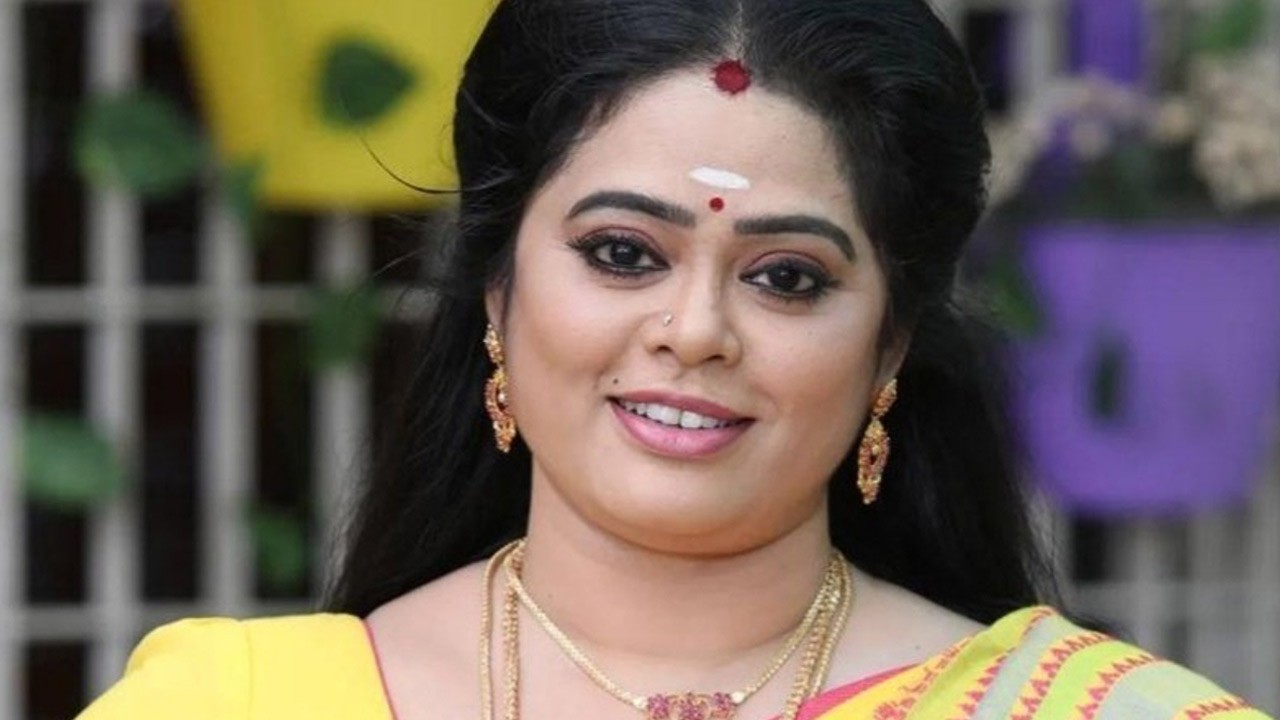 விபத்தில் சிக்கிய நடிகை தேவி பிரியா!