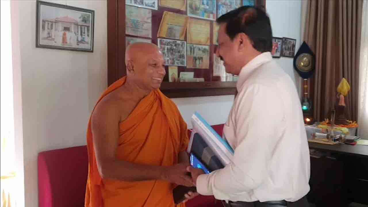 தையிட்டி திஸ்ஸ விகாரையின் விகாராதிபதியுடன் கலந்துரையாடல்!