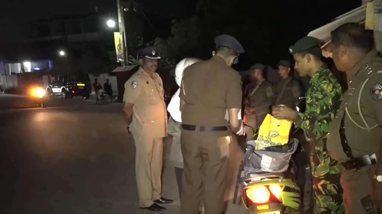 பொலிஸ் மற்றும் படையினரின் விசேட சோதனை - 300இற்கும் அதிகமானோர் கைது