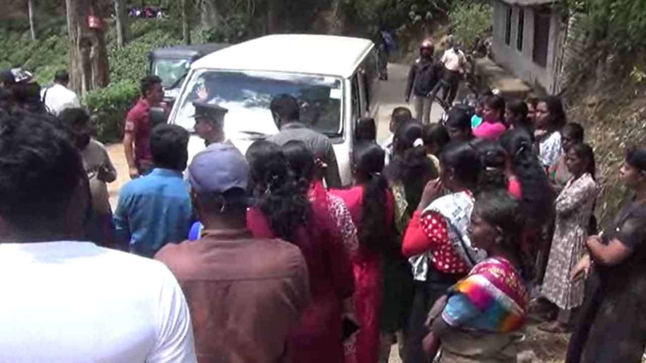 பாலியல் சேட்டை செய்த அதிபர் - கொதித்தெழுந்த பெற்றோர்!