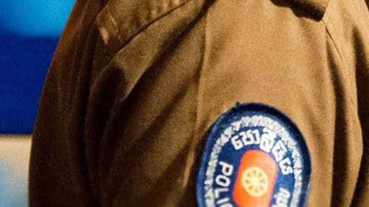 மூன்று பொலிஸ் அதிகாரிகள் பணி இடைநீக்கம்!  