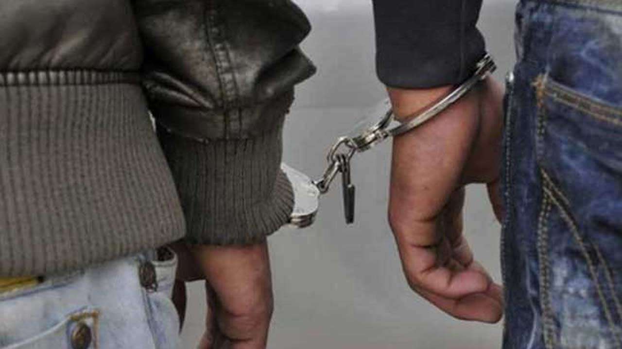 கொலை சம்பவங்களுடன் தொடர்புடைய இருவர் கைது