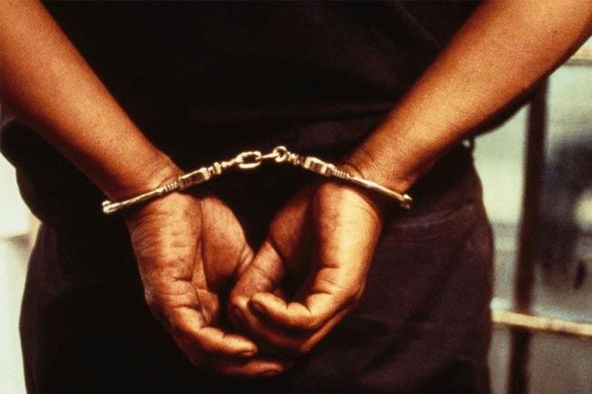 22 பிடியாணைகள் பிறப்பிக்கப்பட்ட நபர் கைது