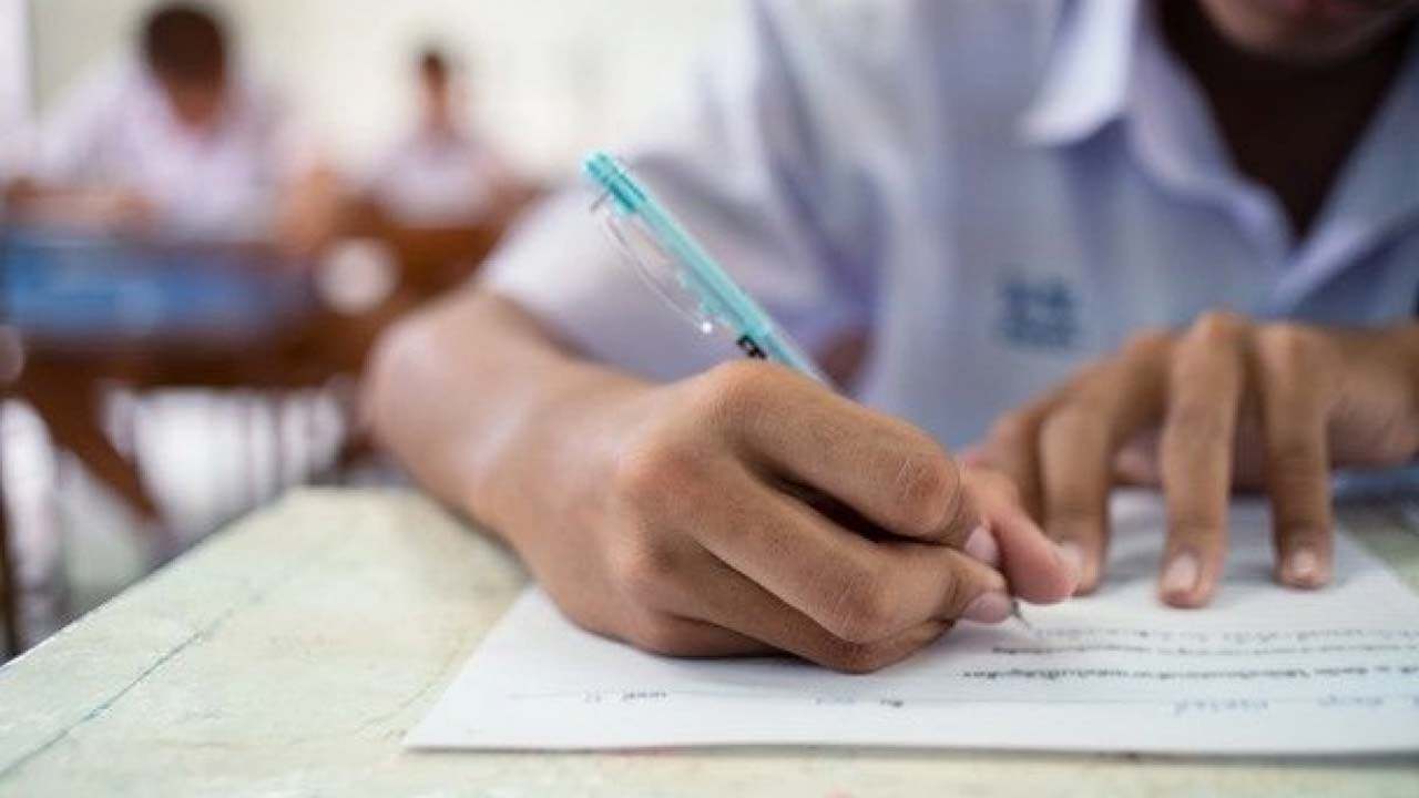விடைத்தாள் திருத்தும் பணிகளின் தாமதத்தால் ஏற்பட்டுள்ள சிக்கல்?