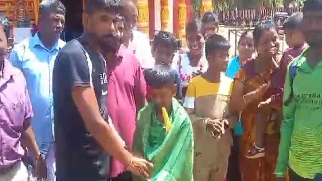 இலங்கையை சுற்றி வந்த 11 வயது மாணவன்! 