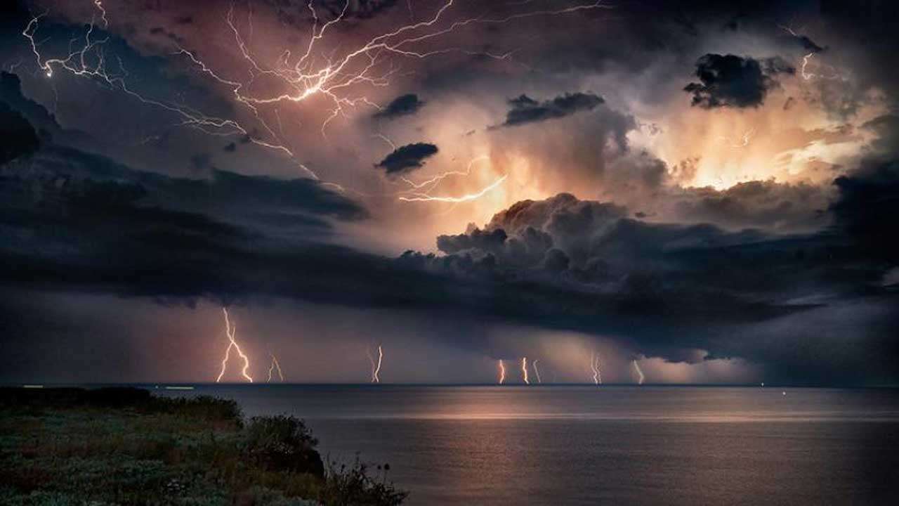 அடுத்த 12 மணித்தியாலங்களில் 150 மி.மீ பலத்த மழை