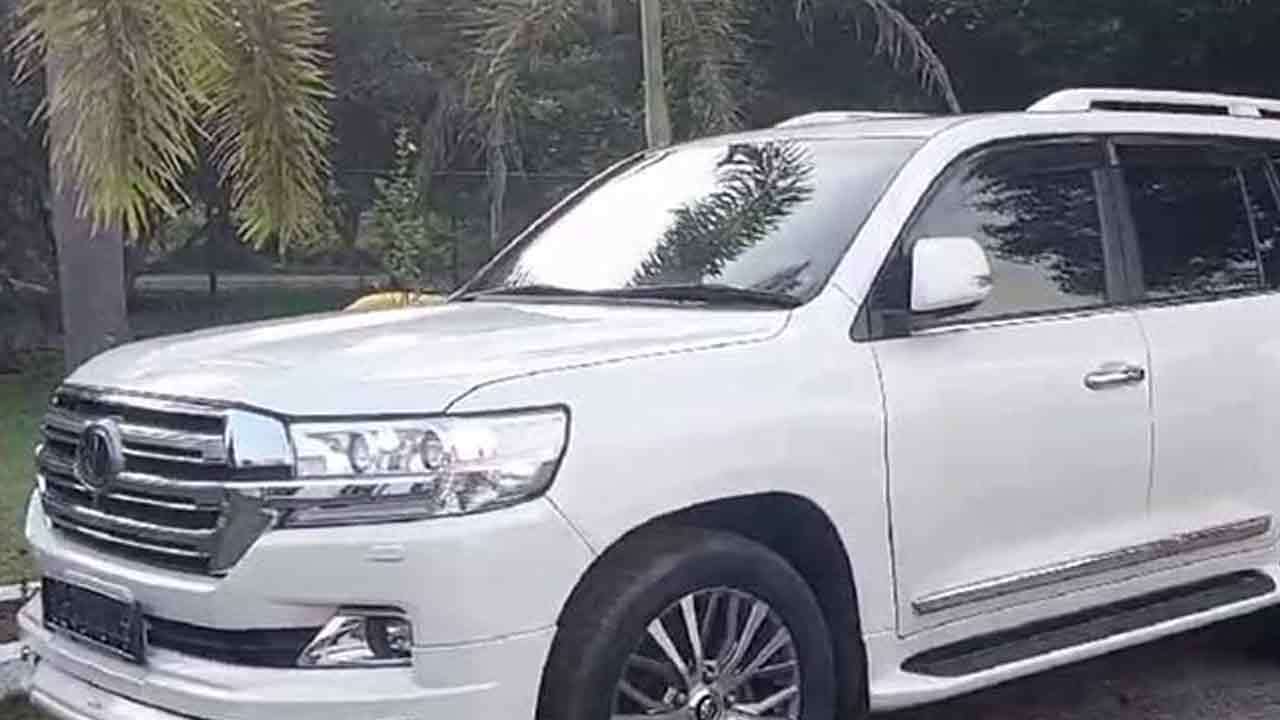 மற்றொரு சொகுசு காரும் மீட்பு