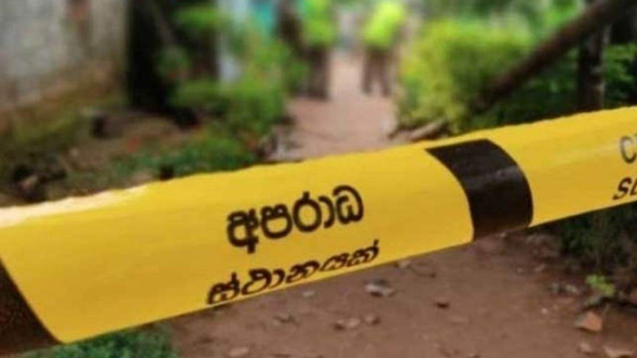 பெண் ஒருவர் கொடூரமாக கொலை  - கணவன் தப்பியோட்டம்