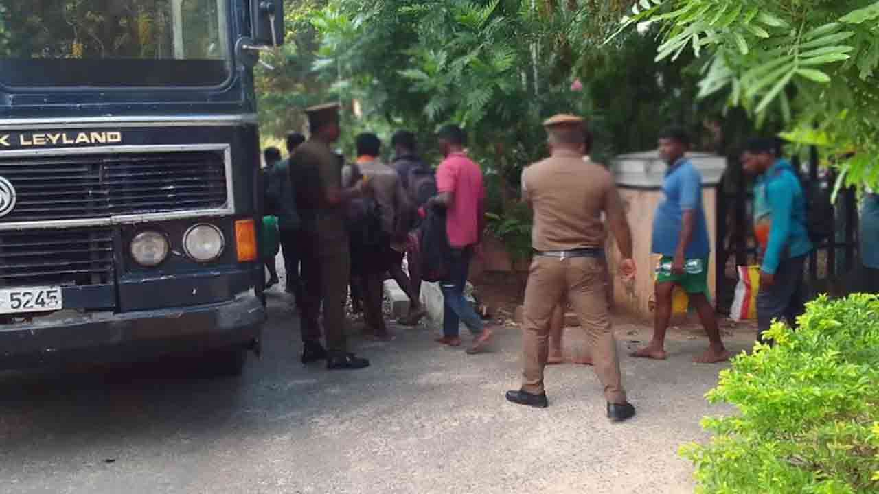 12 இந்திய மீனவர்களுக்கு விளக்கமறியல்!