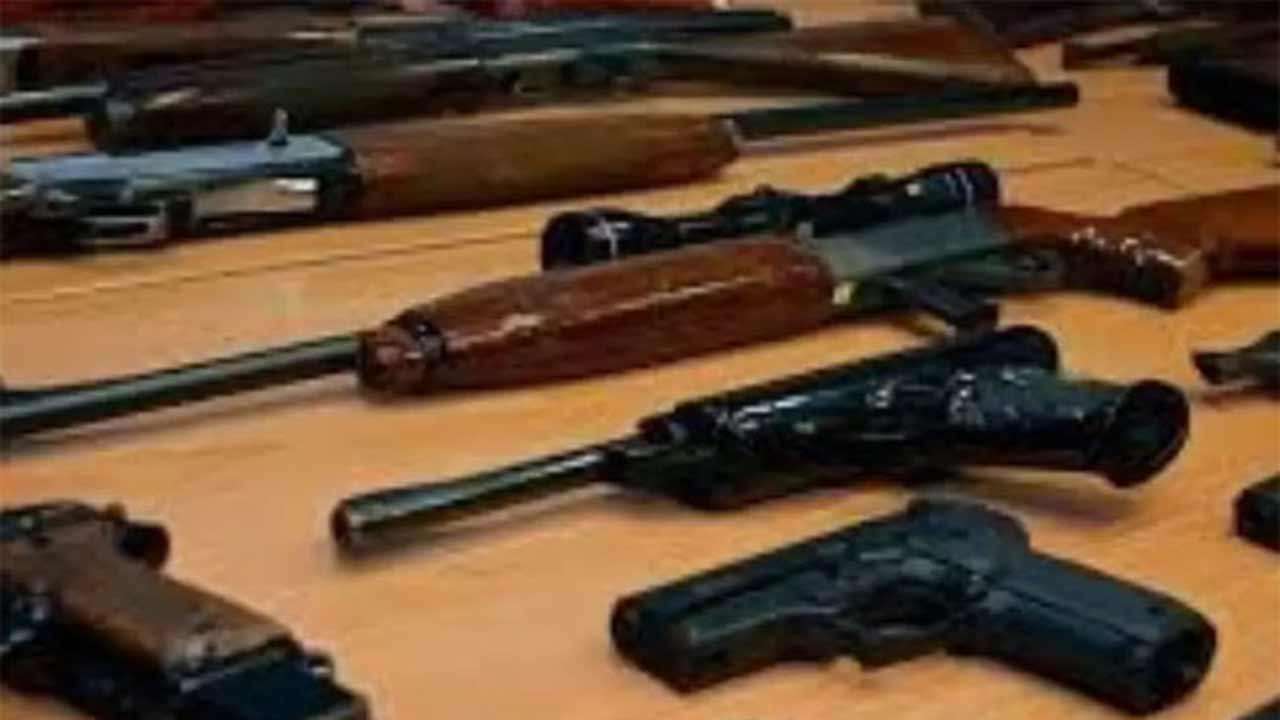 துப்பாக்கிகளை ஒப்படைக்குமாறு அறிவிப்பு!