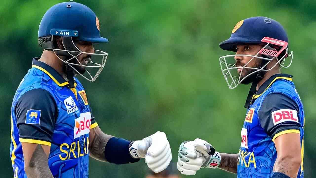 அடுத்தடுத்து சதங்களை கடந்த இலங்கை வீரர்கள்!